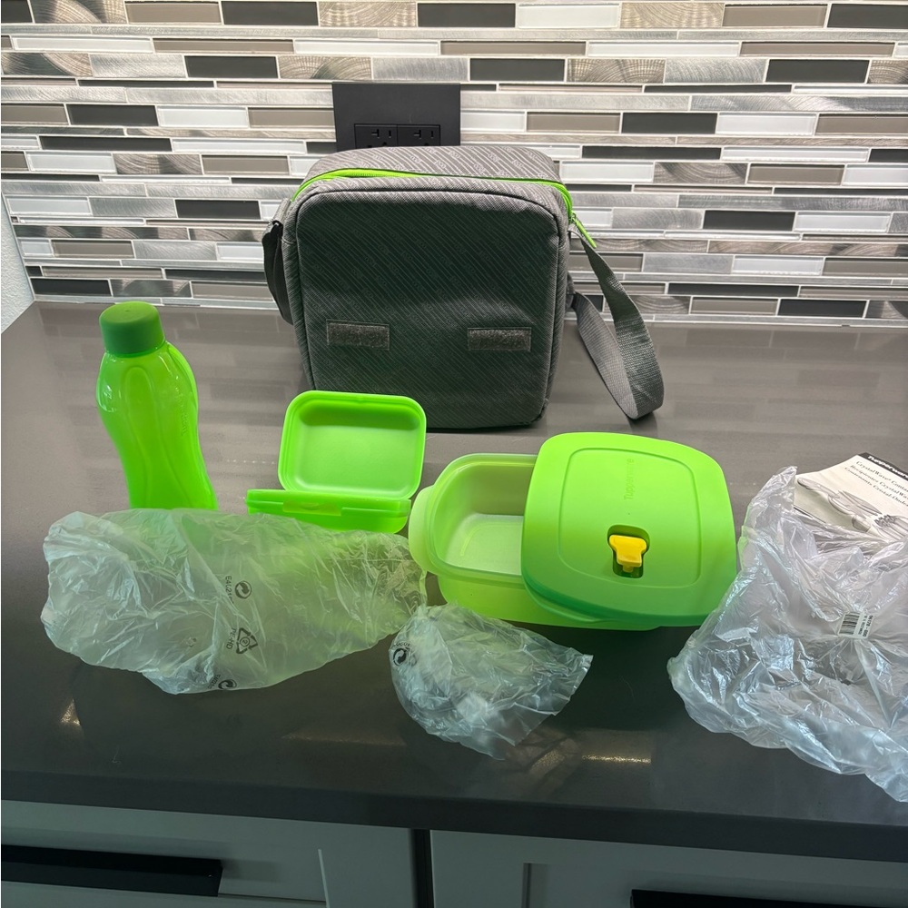 TUPPERWARE VINTAGE LUNCH EGO KIT